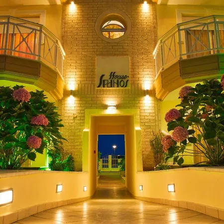House Spanos Апартаменты *