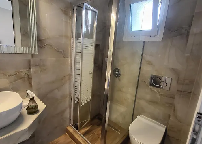House Spanos Szárti